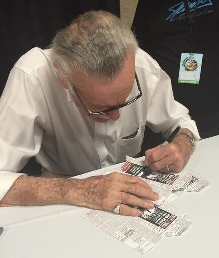 Stan Lee Signing 