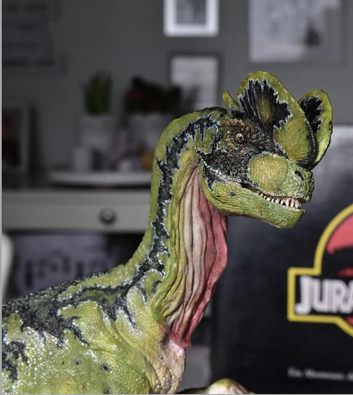 ArtStation - Jurassic Park Dilophosaurus Maquette, image size:1179x1321