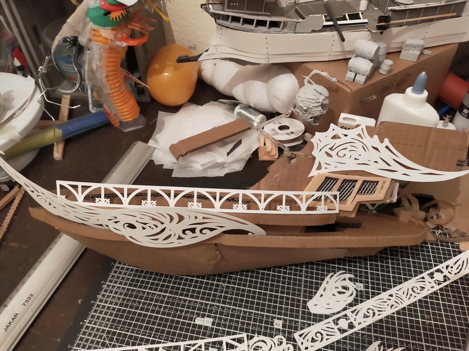 Adding the pepper cut fretwork as both practical handrail and hull decoration.