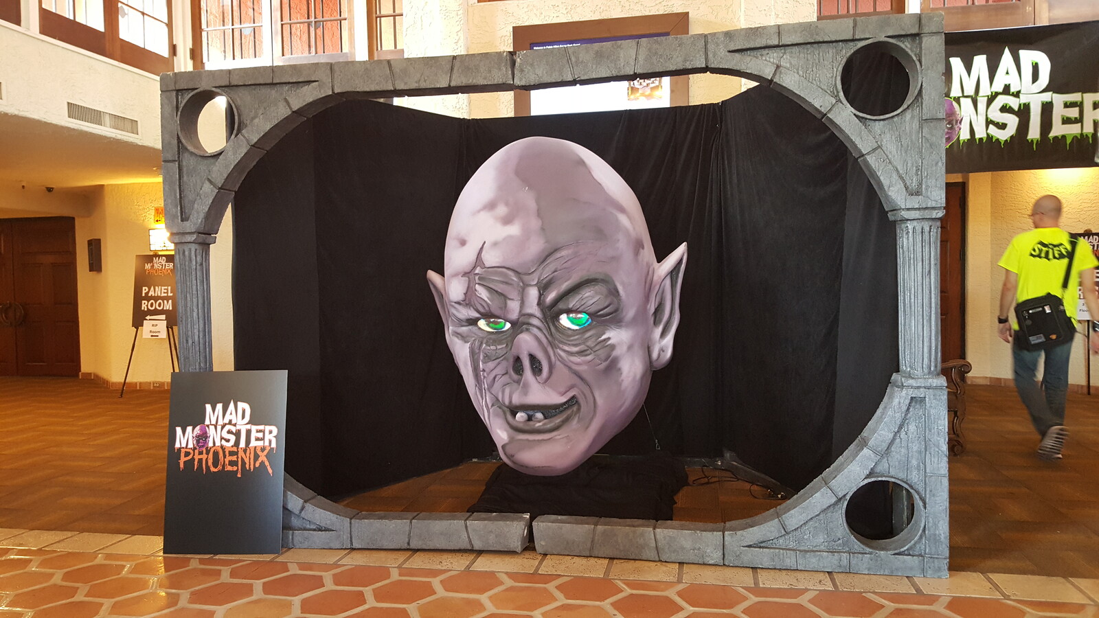 Mad Monster Barlow Head with Hill Vinot