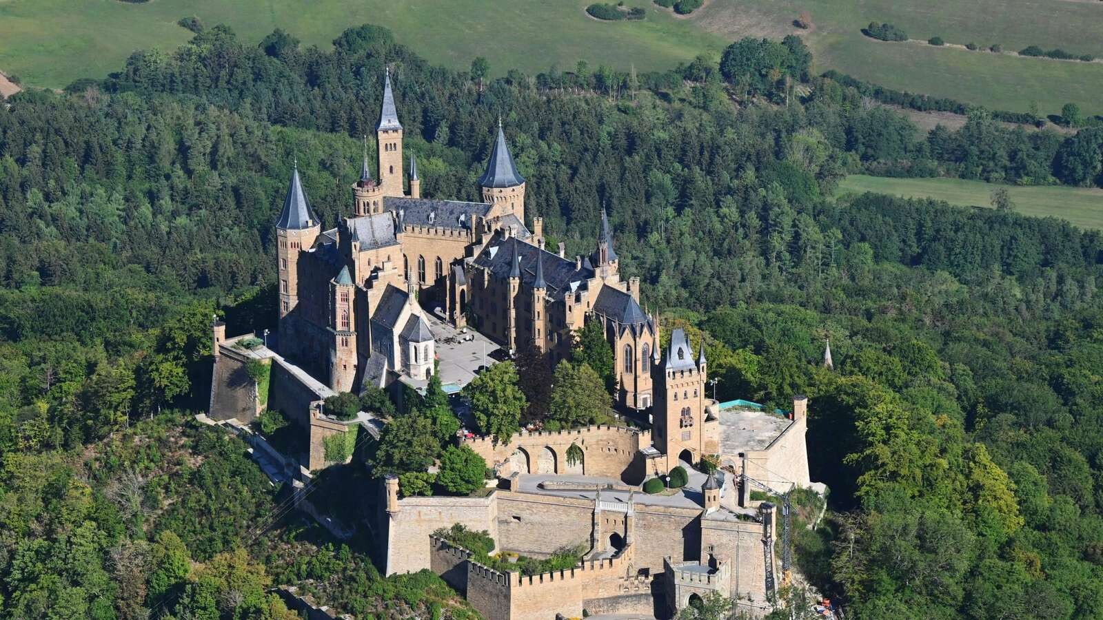 And this is Hohenzollern Castle today. First a medieval ruin, then rebuilt in the 19th century in a historicizing style.