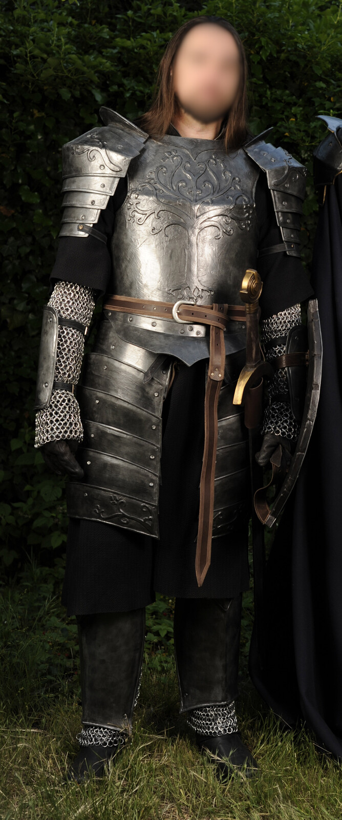 Finished armor :) Not everything is perfect but it's so cool to wear it !

First posings photos of the finished armor were all taken by my dear father using a Nikon D700, model : Thomas Chaumel