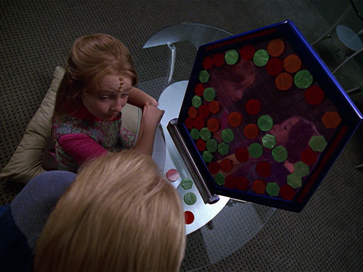 tate-meyer-star-trek-voyager-s05-e7-infinite-regress.jpg