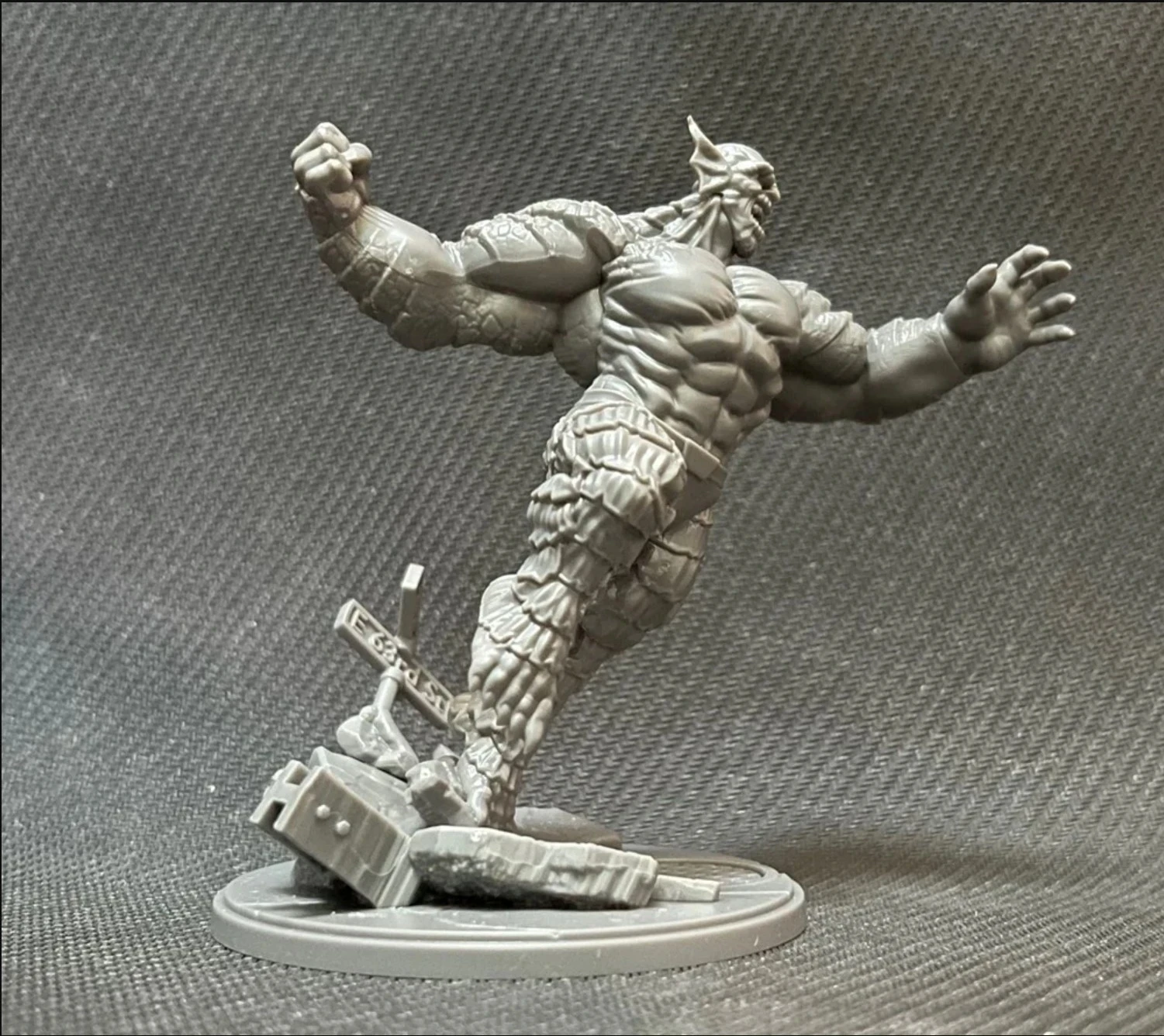 Final plastic with fist option for Abomination