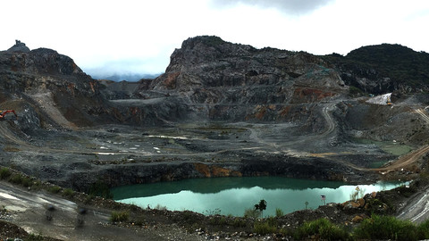 The stone quarry 采石场