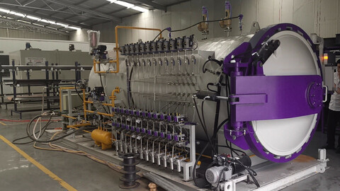 Autoclave for Thermal Treatment of Composite Materials and Metal Bonding