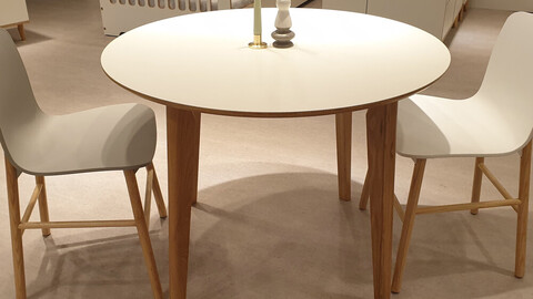 Oak round table