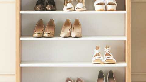 Scoop shoe cabinet